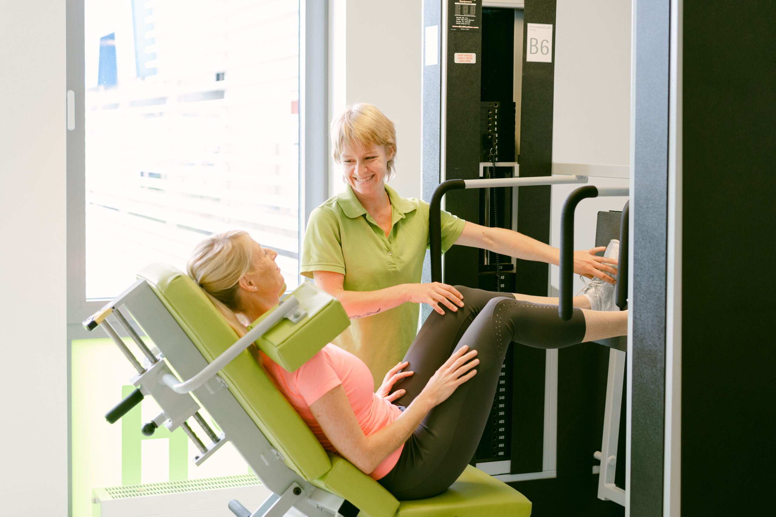 Bild: Krankengymnastik am Gerät | PhysiomedX